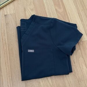 figs catarina one pocket scrub top